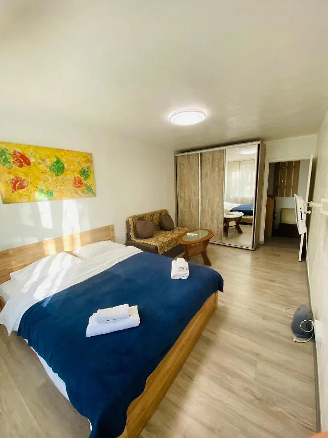 Real Home Apartments- Geroiv Dnipra Metro Station Киев Апартаменты